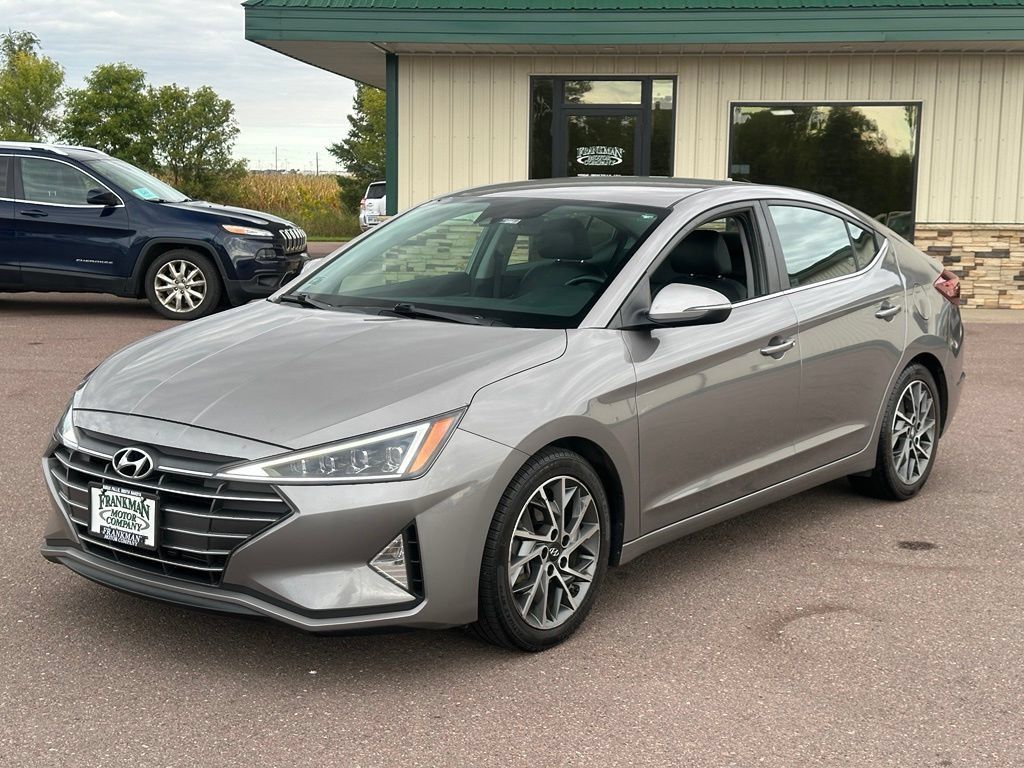 Used 2020 Hyundai Elantra Limited w/ Cargo Package (C1) FWD image 4