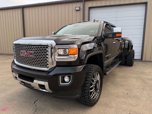 Used 2015 GMC Sierra 3500 Denali w/ Duramax Plus Package image 2