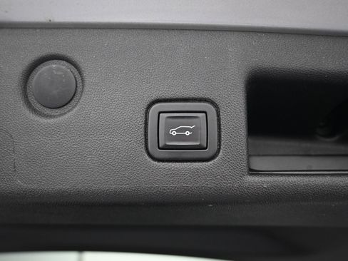 Certified 2020 Chevrolet Equinox LT w/ Sport Edition image 24