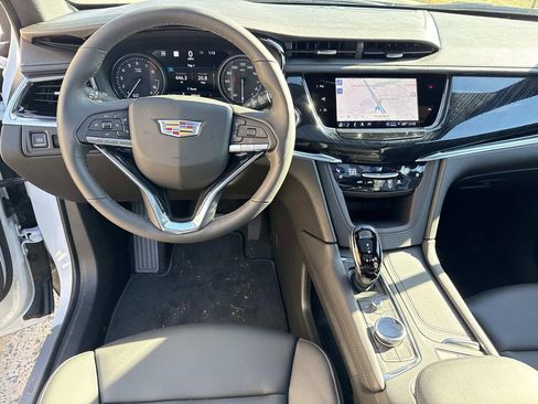 Used 2025 Cadillac XT6 Premium Luxury w/ Technology Package AWD/4WD image 10