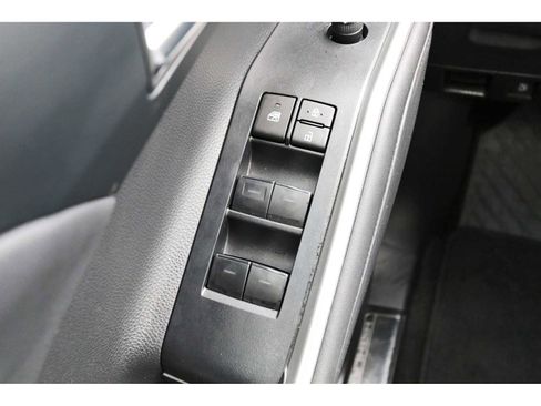 Used 2023 Toyota Highlander XLE image 21