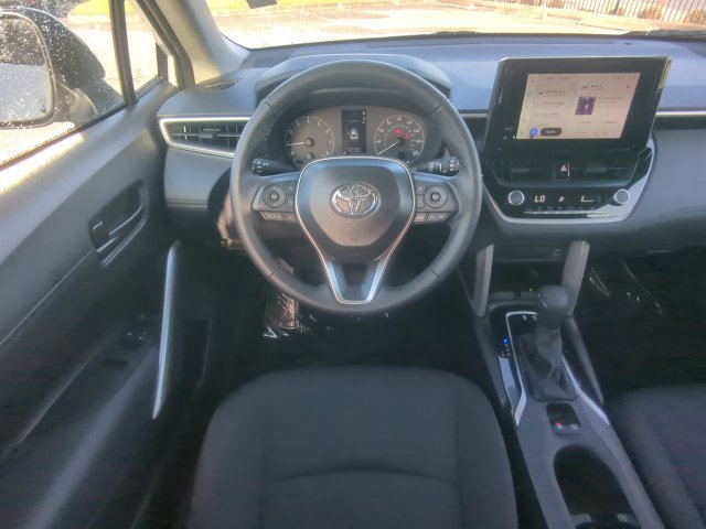 Certified 2025 Toyota Corolla Cross LE FWD image 17