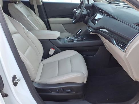 Used 2022 Cadillac XT4 Premium Luxury w/ Cold Weather Package image 11