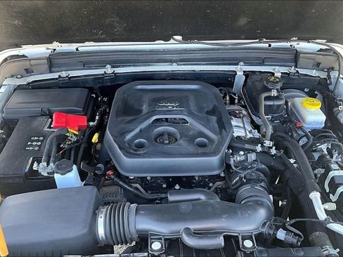 Used 2023 Jeep Wrangler Sahara image 30