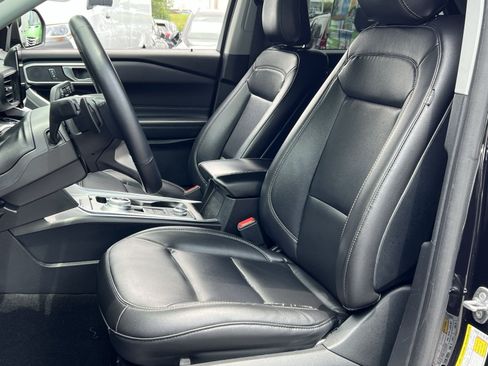 Used 2020 Ford Explorer XLT w/ Equipment Group 202A AWD/4WD image 18