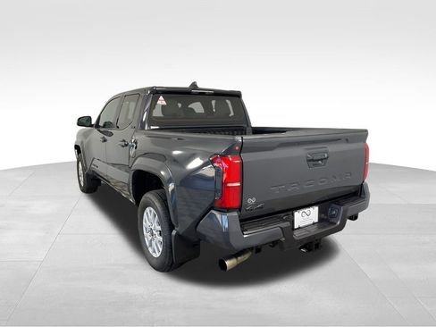 Used 2025 Toyota Tacoma SR5 AWD/4WD image 7