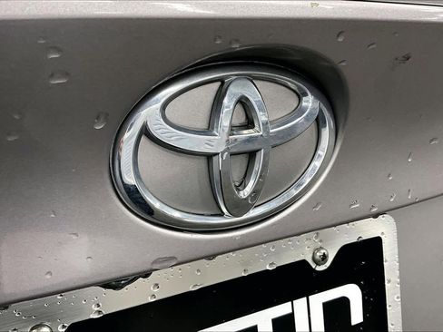 Used 2018 Toyota C-HR XLE image 25
