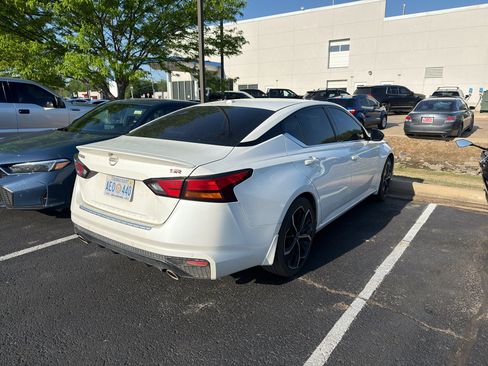 Used 2023 Nissan Altima 2.5 SR w/ SR Premium Package image 2