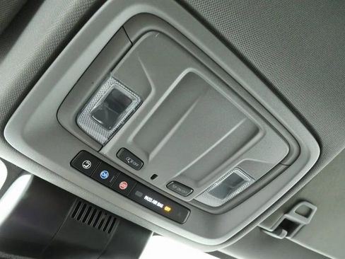 Used 2023 GMC Sierra 1500 SLT image 36