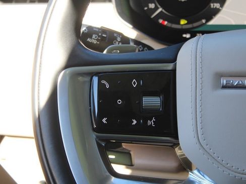 Used 2023 Land Rover Range Rover SE image 17