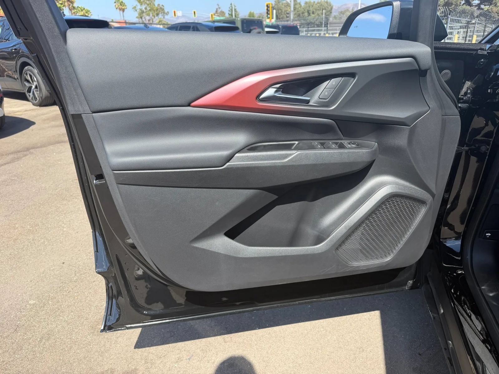 Used 2024 Chevrolet Equinox EV RS FWD image 9