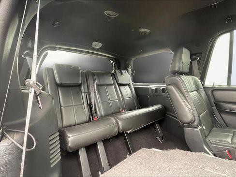 Used 2014 Lincoln Navigator 2WD image 28