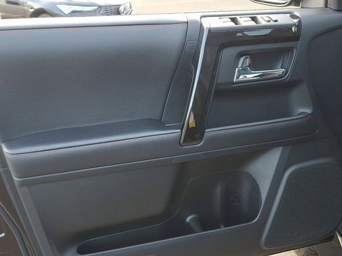 Used 2024 Toyota 4Runner TRD Off-Road Premium image 12