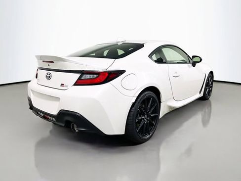 New 2025 Toyota GR86 Premium image 3