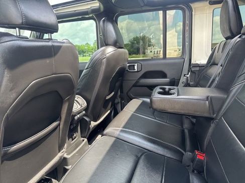Used 2023 Jeep Wrangler Unlimited Sahara w/ Cold Weather Group AWD/4WD image 24