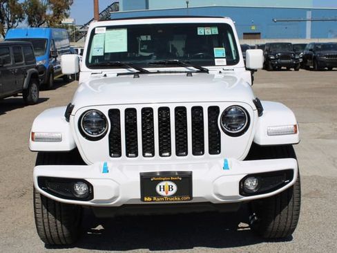 Used 2023 Jeep Wrangler Unlimited Sahara AWD/4WD image 2