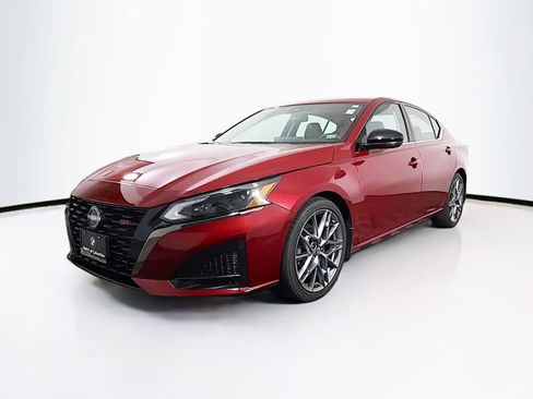 Used 2024 Nissan Altima 2.0 SR image 3