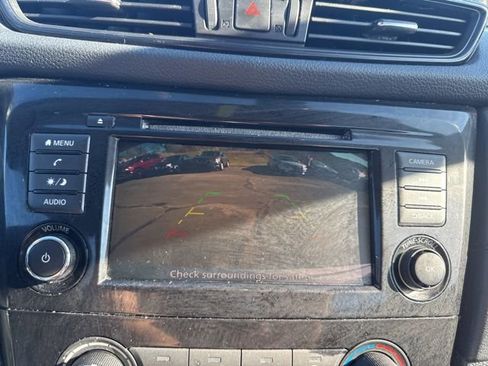 Used 2019 Nissan Rogue S image 17