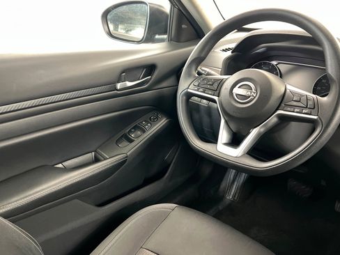 Used 2024 Nissan Altima 2.5 SV image 12