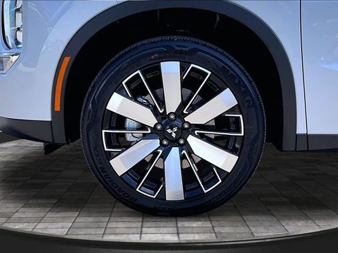 Used 2025 Mitsubishi Outlander SE AWD/4WD image 9