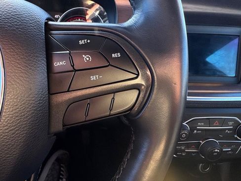 Used 2018 Dodge Charger SXT RWD image 16
