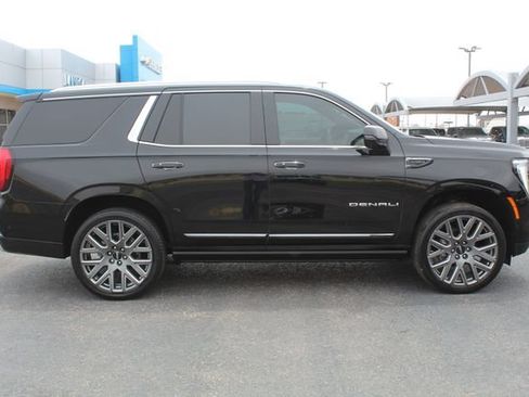 Used 2025 GMC Yukon Denali Ultimate w/ LPO, Floor Liner Package AWD/4WD image 2