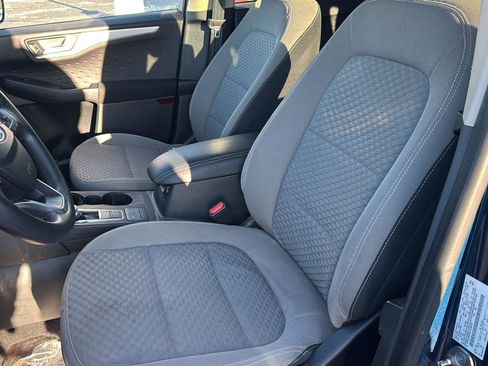 Used 2020 Ford Escape SE image 12