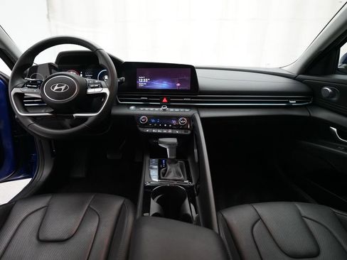 Used 2025 Hyundai Elantra Limited image 5