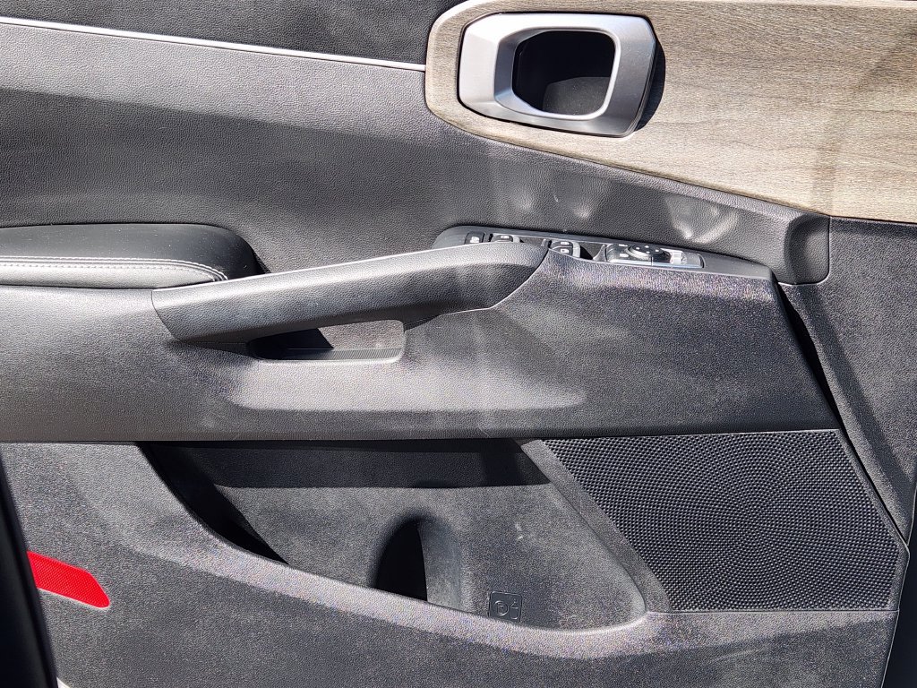 Used 2022 Kia Sorento EX w/ Panoramic Sunroof Package FWD image 18