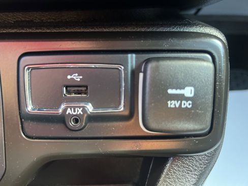 Used 2023 Jeep Renegade Altitude image 35