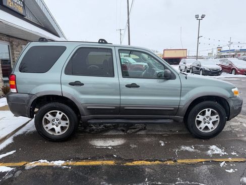 Used 2005 Ford Escape XLT image 2