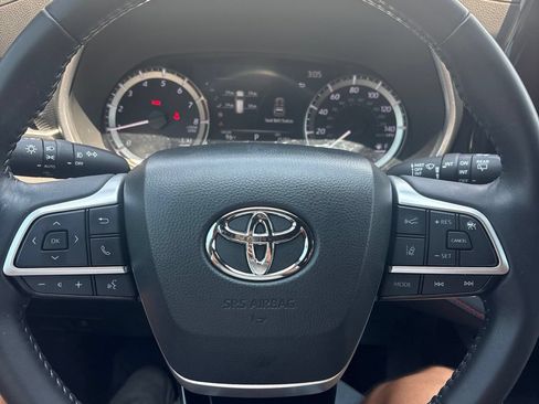 Used 2023 Toyota Highlander XSE FWD image 19