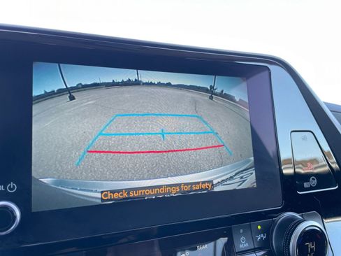 Used 2025 Toyota Highlander LE image 25