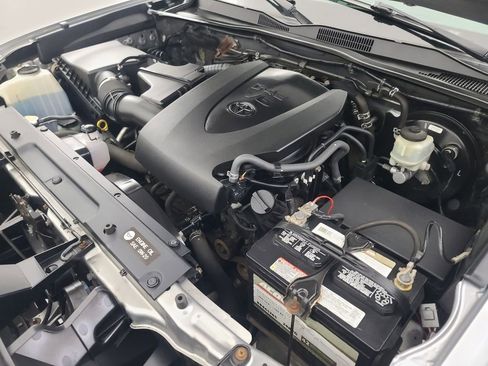 Used 2016 Toyota Tacoma SR image 35