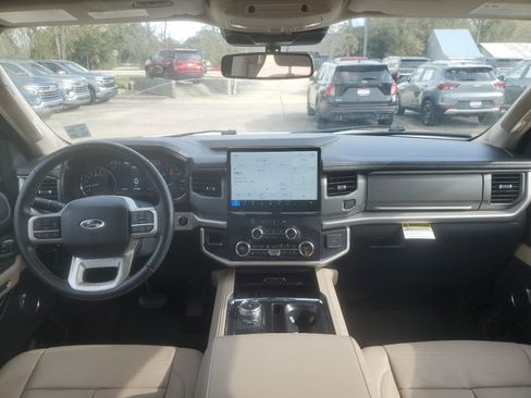 Used 2022 Ford Expedition XLT image 9
