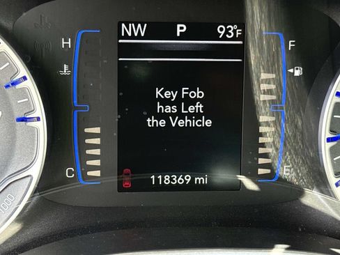 Used 2018 Chrysler Pacifica Touring-L w/ Tire & Wheel Group FWD image 37