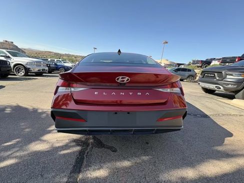 Used 2024 Hyundai Elantra SEL FWD image 4