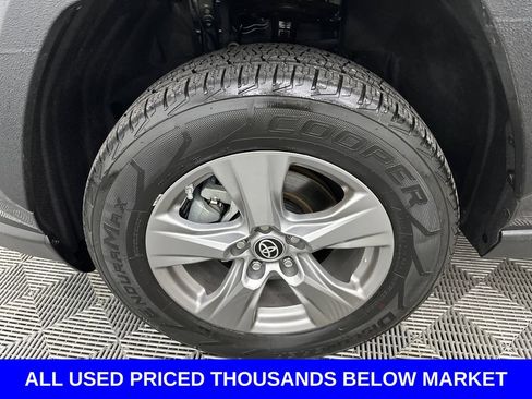 Used 2022 Toyota RAV4 LE AWD/4WD image 11
