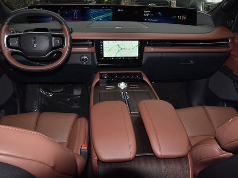 New 2026 Lincoln Navigator Reserve image 17