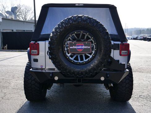 Used 2016 Jeep Wrangler Unlimited Rubicon w/ Connectivity Group image 8