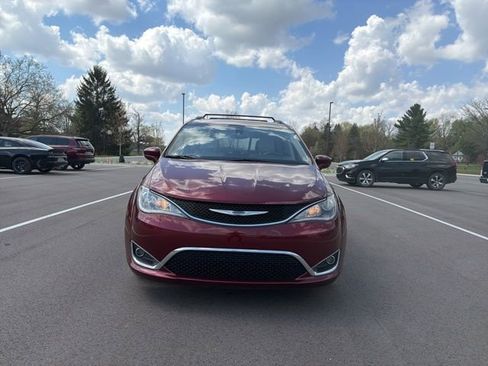 Used 2018 Chrysler Pacifica Touring-L Plus FWD image 7