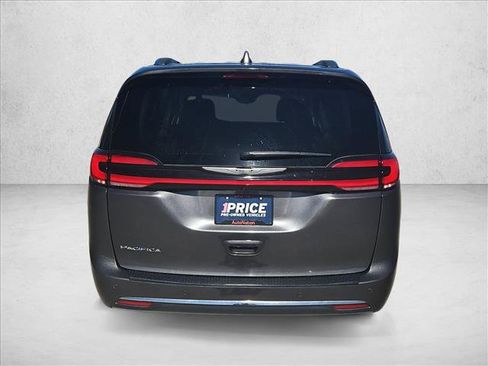 Used 2021 Chrysler Pacifica Touring-L image 7