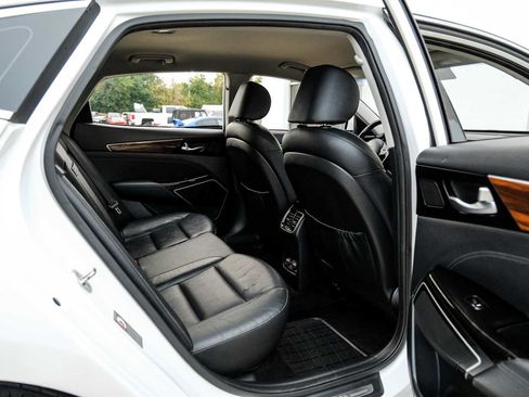 Used 2019 Kia Cadenza Premium image 40