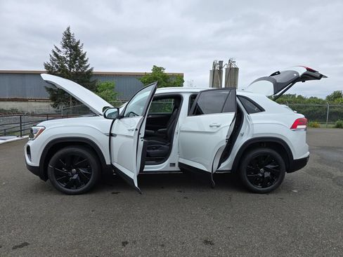 New 2026 Volkswagen Atlas Cross Sport SE AWD/4WD image 16