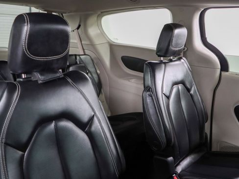 Used 2023 Chrysler Pacifica Touring-L FWD image 28