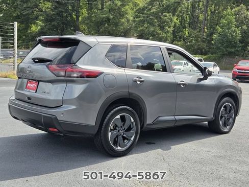 Used 2024 Nissan Rogue SV AWD/4WD image 5