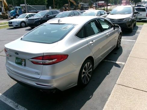 Used 2019 Ford Fusion SE AWD/4WD image 5