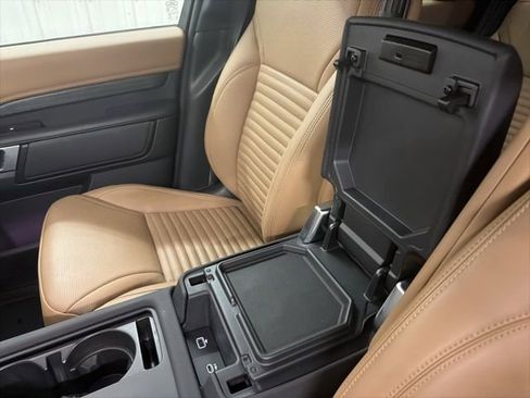 Used 2023 Land Rover Discovery HSE R-Dynamic image 37