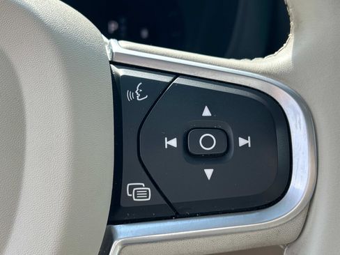 Certified 2022 Volvo XC60 B5 Momentum w/ Advanced Package image 22