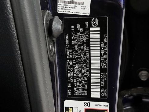 Used 2025 Lexus ES 300h w/ Premium Package FWD image 32
